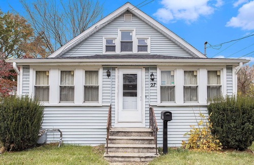 Battle Creek Casa | Charming 4-bedroom house with WiFi and AC in Battle Creek, Near Casino