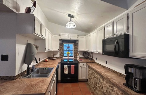 Castroville Casa | Charming 4-bedroom house with AC, WiFi in enchanting Castroville