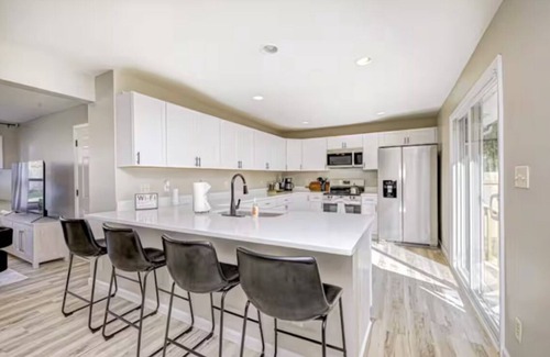 Lawrence Casa | Charming 4-bedroom house with WiFi in lovely Indianapolis