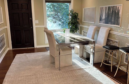 Green Oaks Casa | Charming 4-bedroom house in Libertyville with WiFi and AC