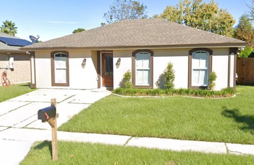 Little Woods Casa | Charming 4-bedroom house in New Orleans Subdivision with WiFi, AC, & security.