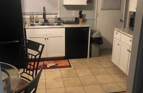 Park Forest Casa | Charming 4-bedroom house with WiFi and AC in Park Forest
