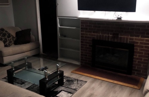 Park Forest Casa | Charming 4-bedroom house with WiFi and AC in Park Forest