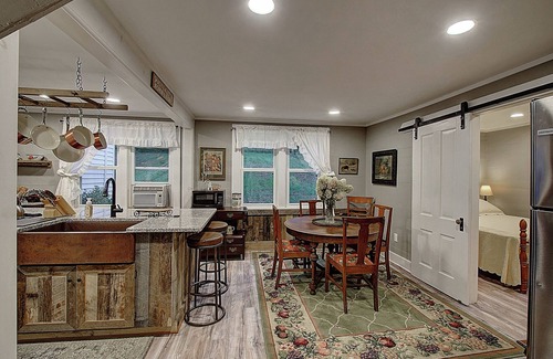 Johnson County Otro | Charming 4-bedroom farmhouse in Shady Valley, TN with breathtaking view