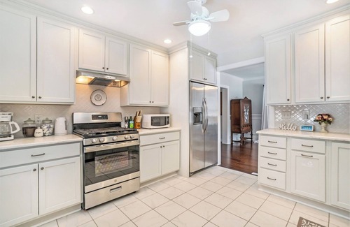 South Haven Cabaña | Charming 4-bedroom cottage in South Haven -- 2 miles from beach and downtown.