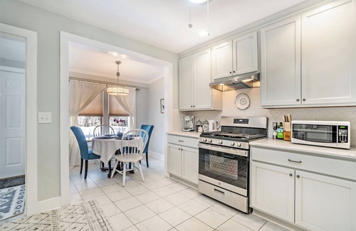 South Haven Cabaña | Charming 4-bedroom cottage in South Haven -- 2 miles from beach and downtown.