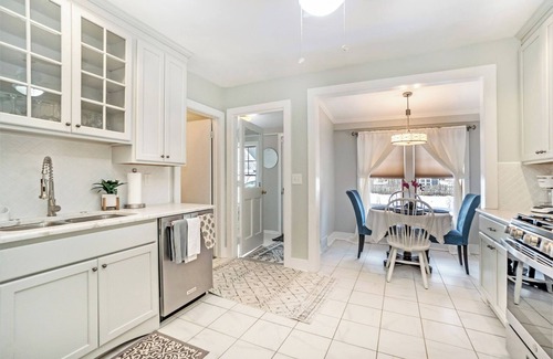 South Haven Cabaña | Charming 4-bedroom cottage in South Haven -- 2 miles from beach and downtown.