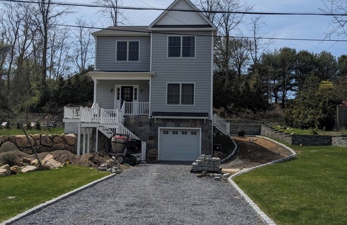 Shinnecock Hills Casa | Charming 4-bedroom beach house, new construction, high end appliances.