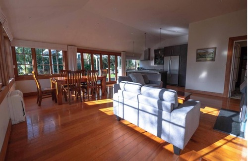 Mount Eden Casa | Charming 4-Bedroom Villa with Historic Flair.