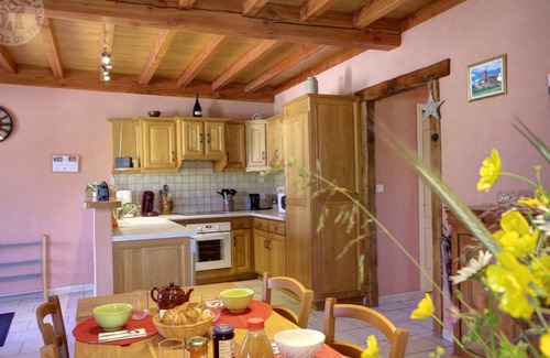 Saint-Romain-d'Urfe Cabaña | Casa Rural con Chimenea, WiFi & Jardín en Saint-Romain-d'Urfé