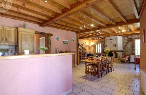 Saint-Romain-d'Urfe Cabaña | Casa Rural con Chimenea, WiFi & Jardín en Saint-Romain-d'Urfé