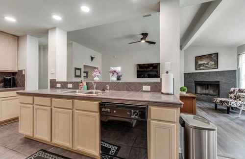 Johnson City Casa | Charming 4BDRM Home / Pool & Hot Tub / Near Wineries!