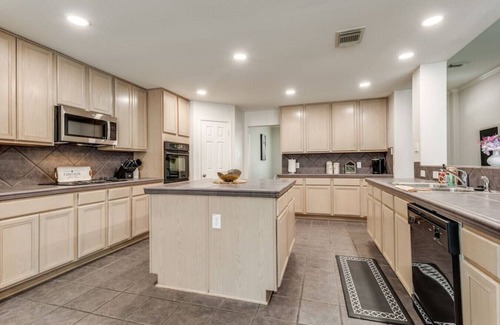 Johnson City Casa | Charming 4BDRM Home / Pool & Hot Tub / Near Wineries!