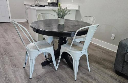 Austin Casa | Charming 4br Bundle Near Downtown & Airport