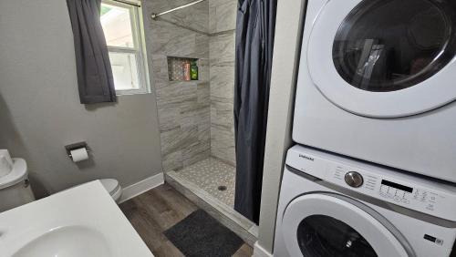 Austin Casa | Charming 4br Bundle Near Downtown & Airport