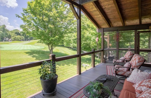 Beech Mountain Cabaña | Charming 4BR Cottage, 1 Mile to Skiing! Fire Pit! Mountain Views! King Master!