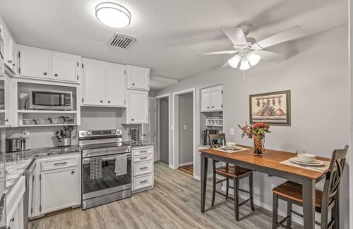 Burnsville Casa | Charming 4BR Family Home in Burnsville