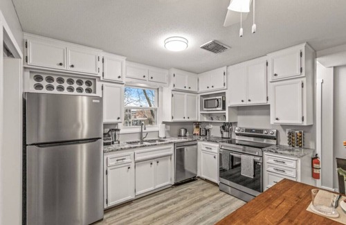 Burnsville Casa | Charming 4BR Family Home in Burnsville