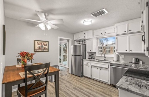 Burnsville Casa | Charming 4BR Family Home in Burnsville