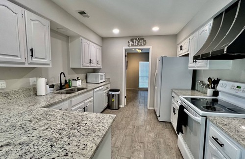 Universal City Casa | Charming 4BR Oasis Fully-Equipped Perfect Stay!