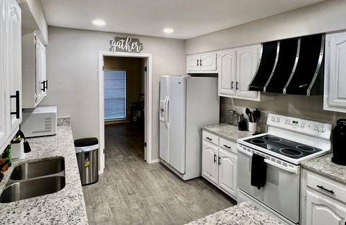 Universal City Casa | Charming 4BR Oasis Fully-Equipped Perfect Stay!