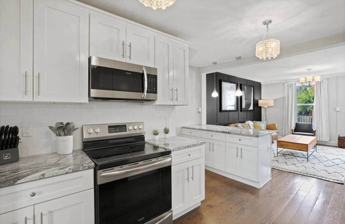 Downtown Casa | Charming 4-bedroom 1870 row house in Downtown Frederick Near Carroll Creek