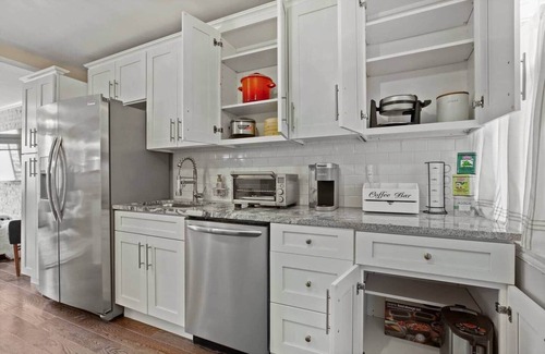 Downtown Casa | Charming 4-bedroom 1870 row house in Downtown Frederick Near Carroll Creek