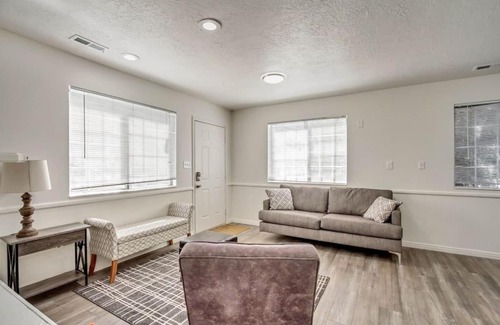 North Park Casa | Charming 4BR Townhouse in Central Provo