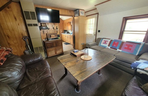 Benson Casa | Charming 4kingsize bed house in Benson with AC,WIFI,CableTV,Firepit,Washer/Dryer