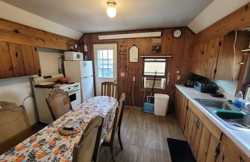 Benson Casa | Charming 4kingsize bed house in Benson with AC,WIFI,CableTV,Firepit,Washer/Dryer