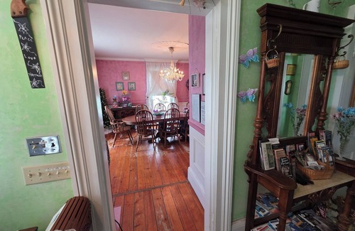 Galena Cama Y Desayuno | Charming 5-bedroom B&B with WiFi and AC in Tremendous Galena