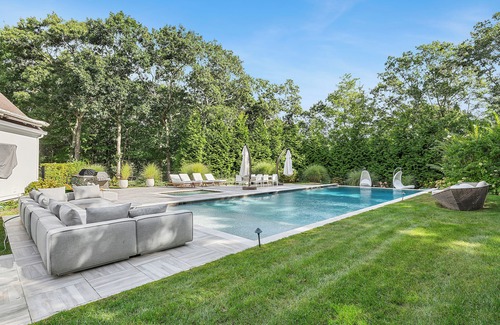 Water Mill Cabaña | Charming 5-bedroom cottage with WiFi and AC in Bridgehampton minutes from Sag