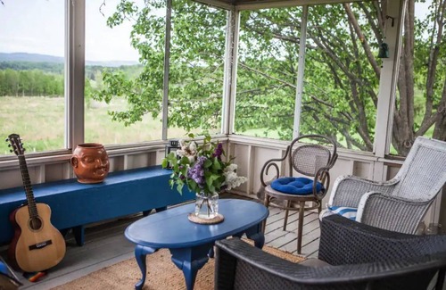 Hinesburg Cabaña | Charming 5-bedroom cottage near Lake Champlain and Downtown Burlington