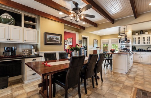 Bardstown Otro | Charming 5-bedroom farmhouse in Bardstown, close to Distilleries! Peaceful