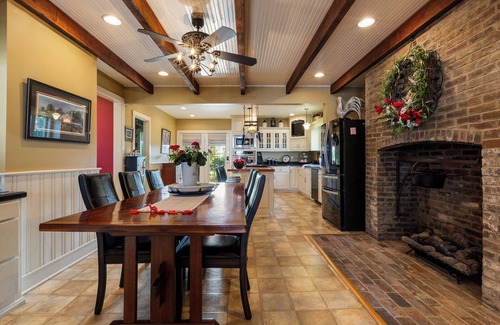 Bardstown Otro | Charming 5-bedroom farmhouse in Bardstown, close to Distilleries! Peaceful