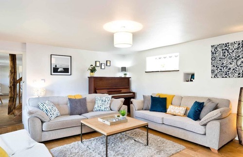 Monyash Casa | Charming 5 bedroom converted barn in Monyash, near to Bakewell.