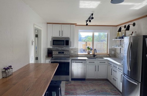 Gunnison Casa | Charming 5 Bedroom in town with 6 bikes!!!