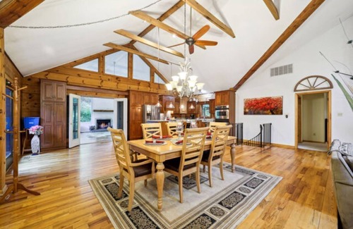 Port Tobacco Cabina | Charming 5-bedroom Tranquil Timber Lodge with swim spa Jacuzzi