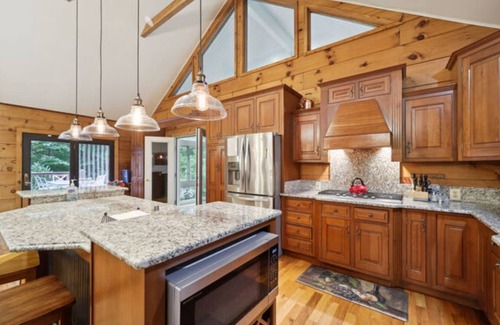 Port Tobacco Cabina | Charming 5-bedroom Tranquil Timber Lodge with swim spa Jacuzzi