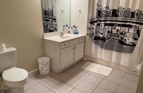 Saratoga Springs Condominio | Charming 50's decorated condo next to Saratoga State Park and close to town.