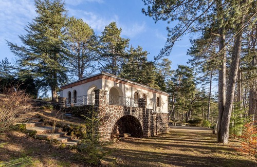 Aydat Villa | Impresionantes vistas del lago, Villa con un amplio jardín