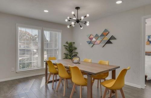 Plano Casa | Charming 5BD-3BA in the Heart of Plano -Sleeps 10