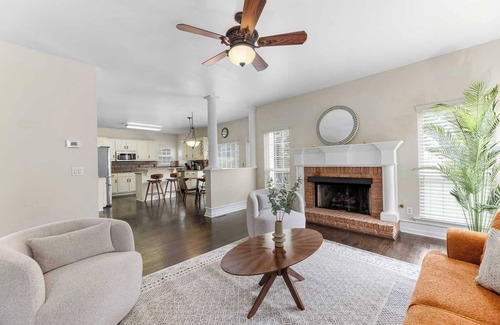 Buford Casa | Charming 5BR Home with Lush Garden & Month-to-Month Pet-Friendly Stay #41856