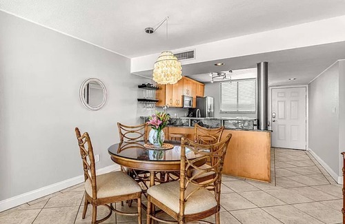 Columbiad Plaza Condominio | Charming 5th floor 2-bedroom condo with views of canal, river and Port Canaveral