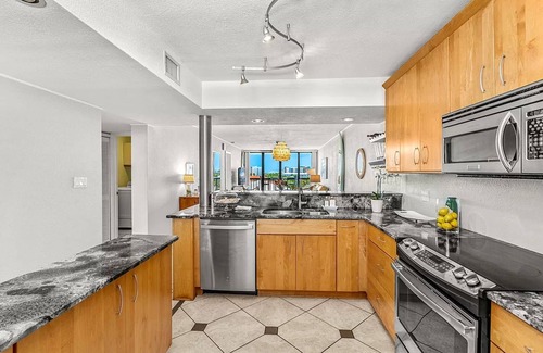 Columbiad Plaza Condominio | Charming 5th floor 2-bedroom condo with views of canal, river and Port Canaveral