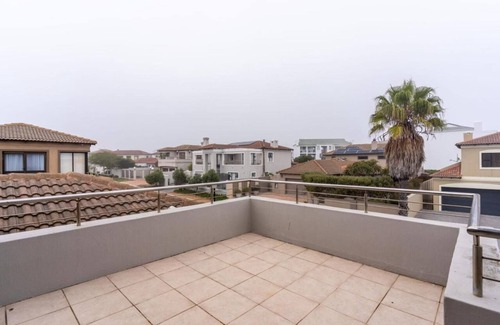 Big Bay Cabaña | Charming 6-bedroom cottage with WiFi, AC in beautiful Cape Town