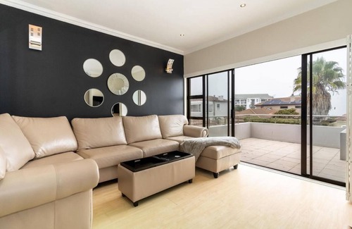 Big Bay Cabaña | Charming 6-bedroom cottage with WiFi, AC in beautiful Cape Town