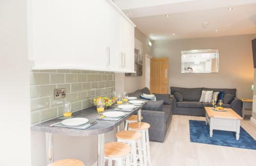 Tamworth Casa | Charming 6 Bedroom House ALL with en-suite - Large Garden