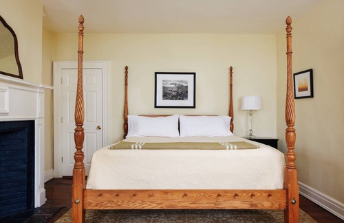Stone Ridge Otro | Charming 6-bedroom Farmhouse estate in Upstate New York