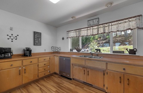 Twain Harte Cabina | Charming 6-bedroom cabin with stunning views!